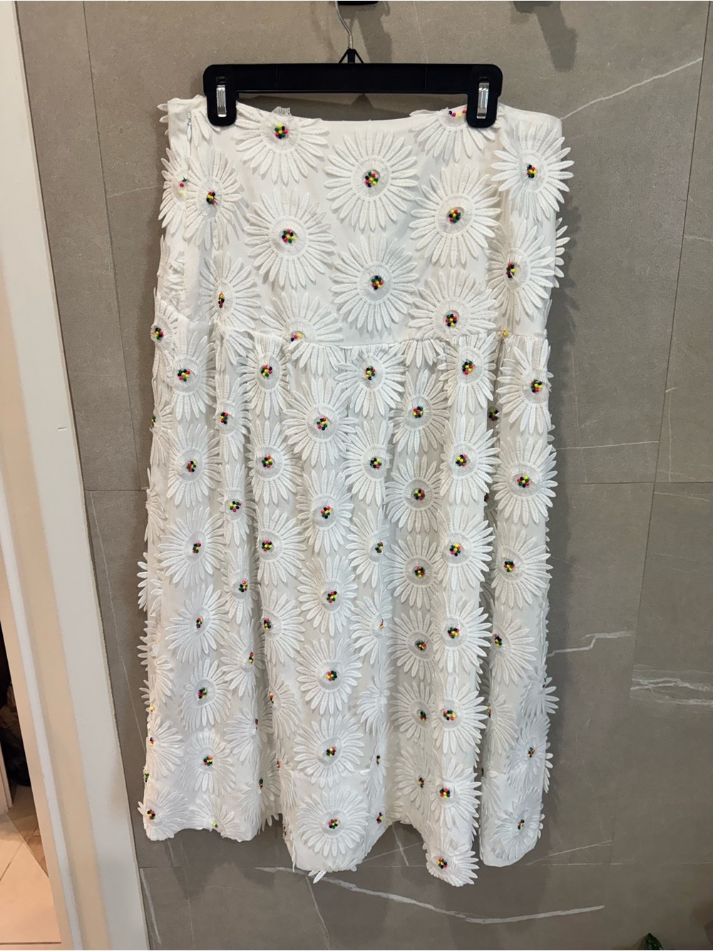 FARM Rio White Daisy Appliqué Midi Skirt - Picture 3 of 7